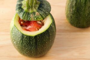 Calabacines rellenos con pimientos rojos