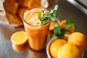 Smoothie de naranja, zanahoria y limón