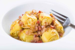 Alcachofas salteadas con jamón