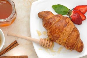 Croissants o cruasanes integrales con miel