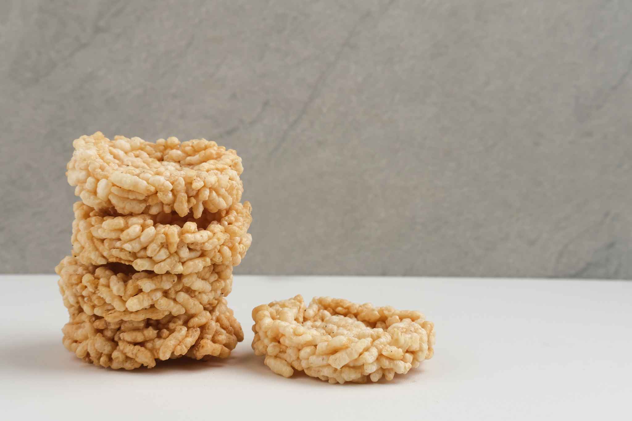 Galletas de arroz o maíz: ¿son realmente “dietéticas”?