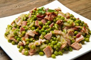 Guisantes con jamón cocido