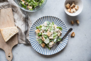 Ensalada César: la receta ligera de Manzanaroja