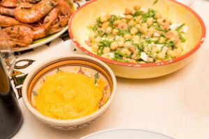 Ensalada de langostinos y garbanzos