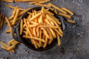 Patatas fritas al horno, crujientes y ligeras