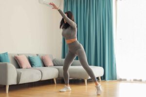 Qué es el EMOM: la rutina de entrenamiento para realizar en casa para quemar grasa en poco tiempo