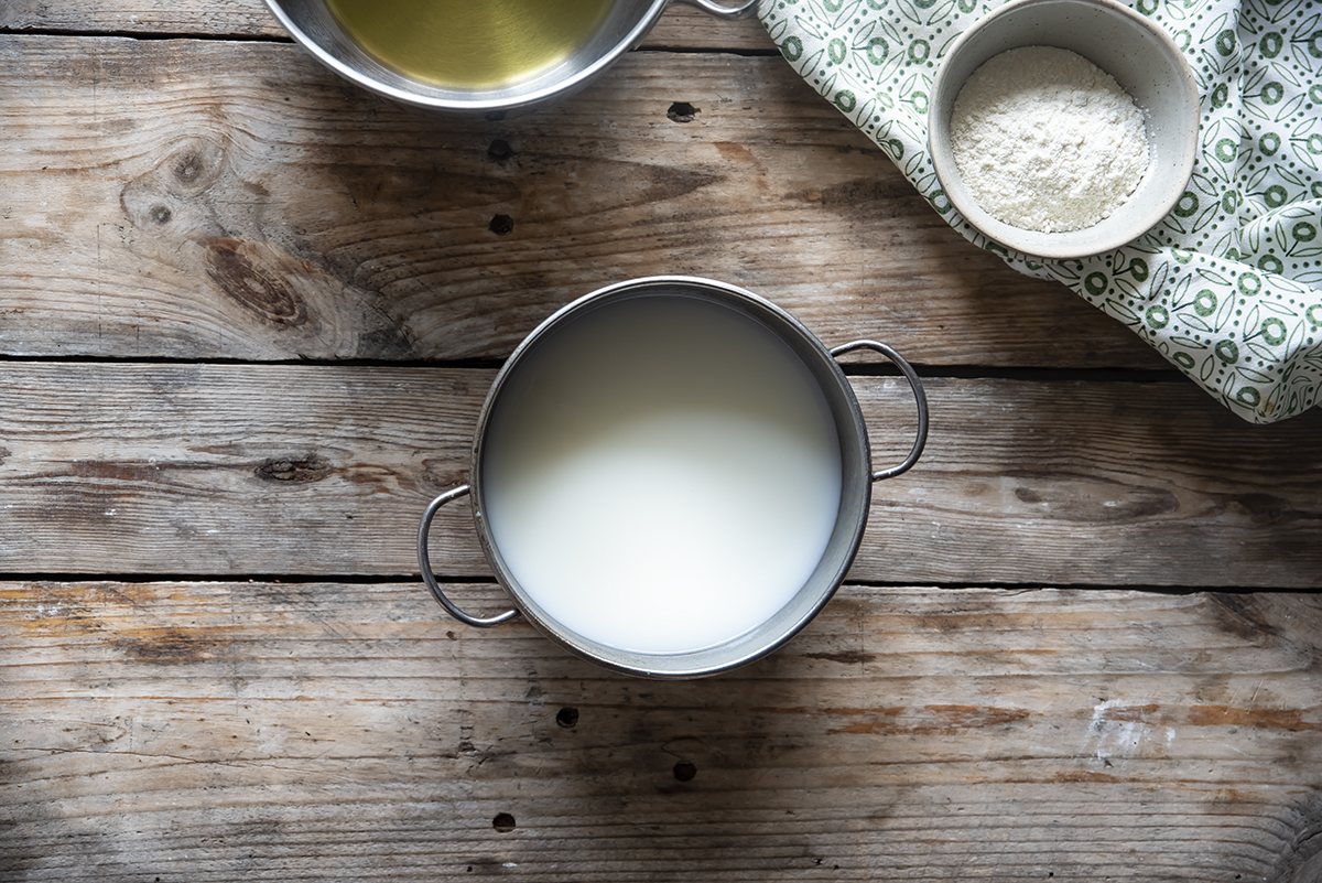 primer paso para hacer la bechamel ligera