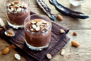 Pudín de caqui y cacao: el postre goloso de solo 130 calorías