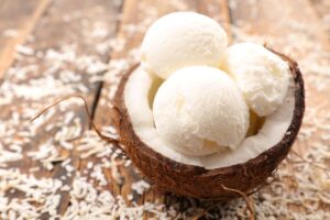 Helado de coco casero: receta clásica y variante sin lactosa