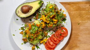 Tostadas de aguacate con tofu: receta fácil